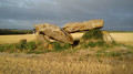 Le Dolmen du Carroi Bon Air et le Château de Sassay Le Dolmen du Carroi Bon Air et le Château de Sassay